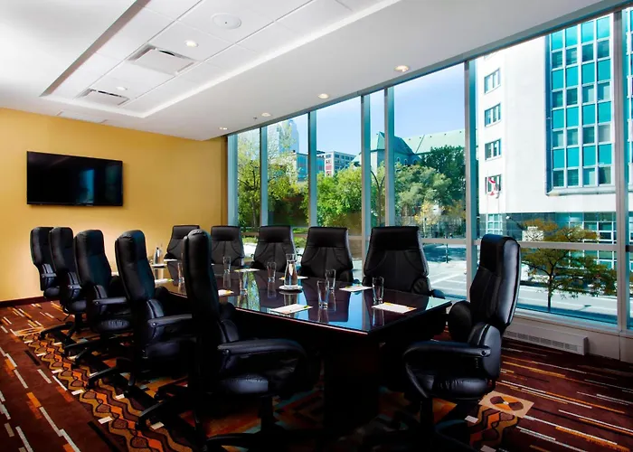 Courtyard Par Marriott Montreal Centre-Ville